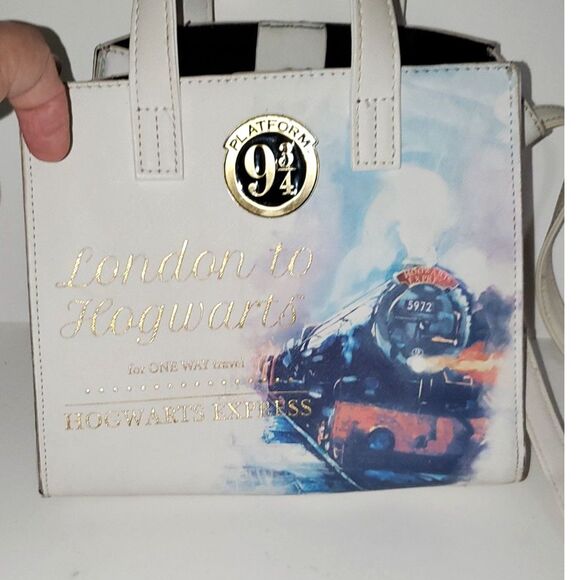 A Harry Potty Hogwarts Express Train Purse Crossbody Bag Collectible As-Is - Picture 1 of 10